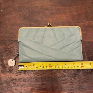 LuLu clutch